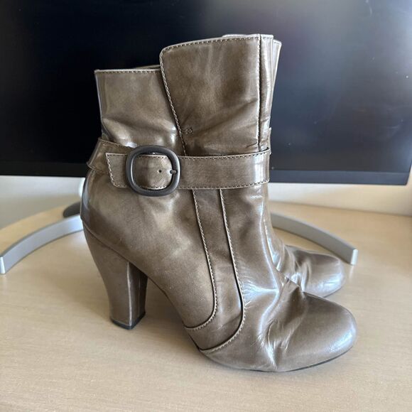 Born Crown Ankle Boots Patent Leather Size 8.5 - Picture 1 of 5